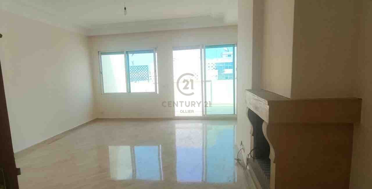 A LOUER - APPARTEMENT VIDE SUR TRIANGLE D'OR